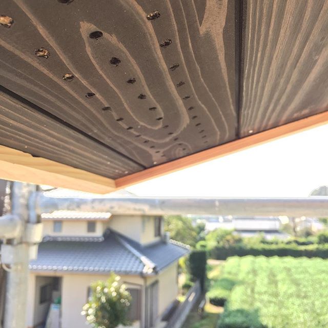 おはようございます。磐田市新貝、S邸化粧野地通気口。綺麗に納まってます。