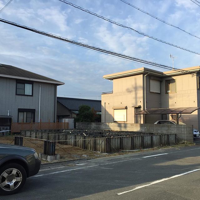 秋晴れの中、磐田市明ヶ島K house基礎金物チェック完了。