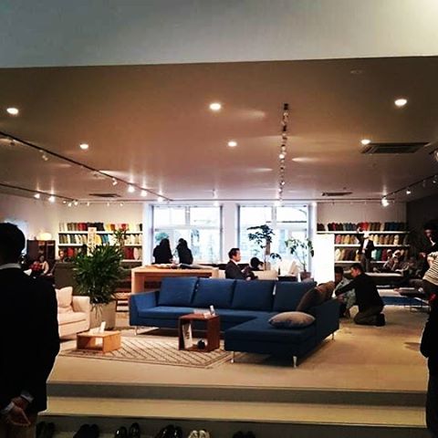 いよいよラグデザインが企画してます、椅子とソファー専門店が1/27日水曜日10時グランドオープンします！日本人による、日本人の為のソファー、椅子達をご覧ください。皆様のお越し、お待ちしております。浜松市東区子安町316-1 053-545-5148