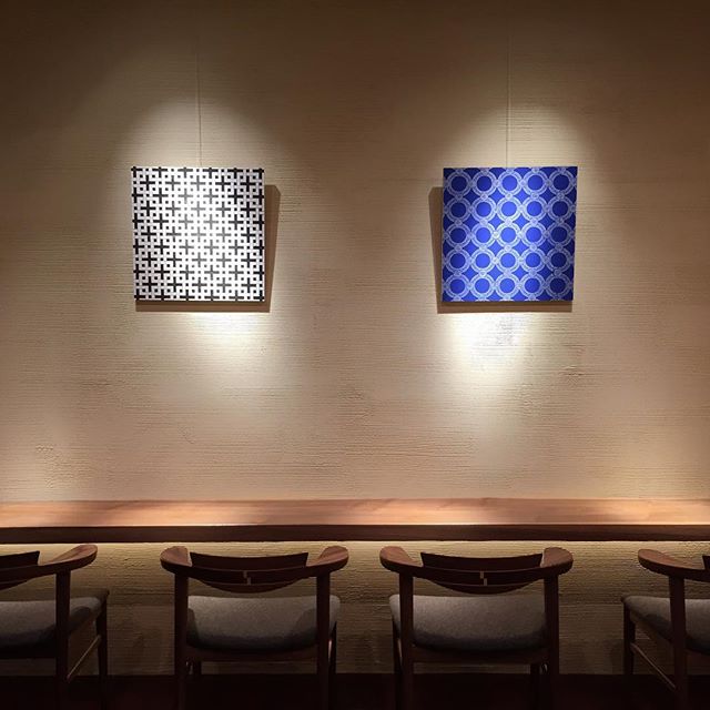 壁に唐長左:角つなぎ右:輪宝七宝磐田グランドホテル様「和食処 三栗」改装工事にて
