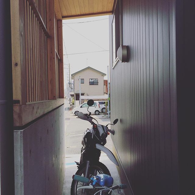 アフターメンテナンスで伺いました。設計通りセローくんが綺麗に収まっていました。なんか嬉しい。