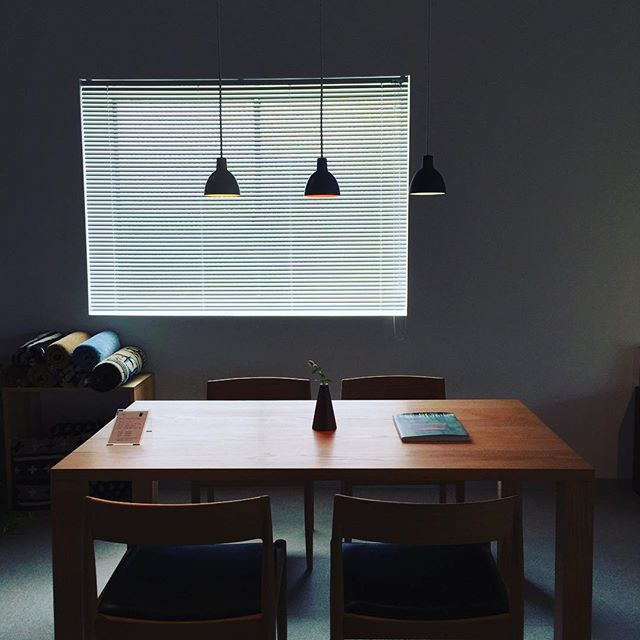 ルイスポールセン トルボー#美しい照明 #ルイスポールセン#トルボー#ウッドデッキ#テラス#住宅設計#建築#住宅#インテリア#バイクガレージ#注文住宅#オーダー家具#ウォールナット#アイアン#レザー#折々ギャラリー#ソファ#椅子#SE構法#耐震住宅