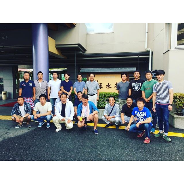 関係業者さん一同と記念撮影。改めてチームワークが大切と感じた旅になりました。参加してくれました皆様、そして幹事の柴田社長良い企画ありがとう！