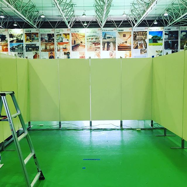 今日は遠州バザールのブース作り。今年はラグデザインも出展します。