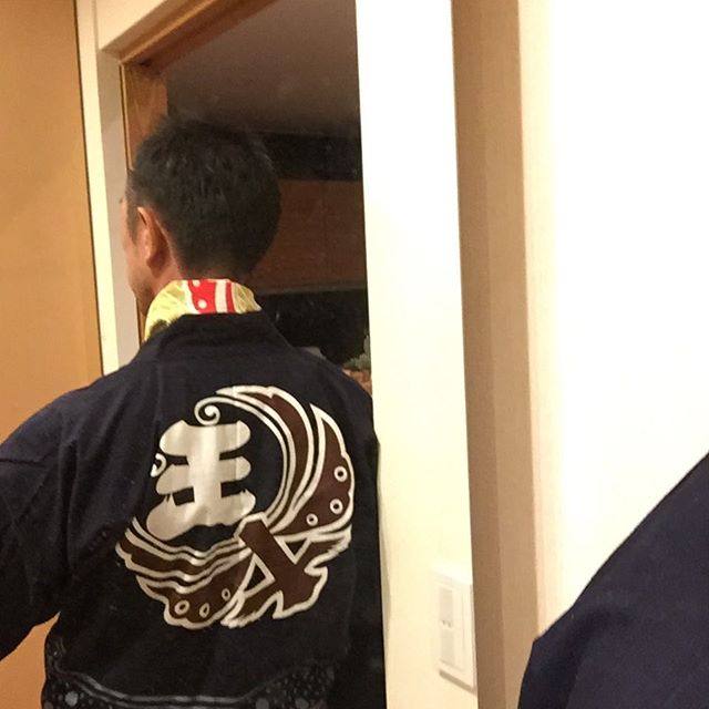 地元の祭りに参加。正装するとテンション上がるね〜。娘が楽しめる様にサポートしてきます。磐田市明ケ島祭典。