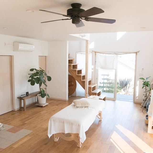 ラグデザインで施工させて頂いたお客様が自宅開業されました。ayanohaCARE http://bytheseacare.hateblo.jp/entry/2016/12/06/164301見晴らしの良い開放的な空間で身体のバランスを整えてみませんか？#ayanohacare #ラグデザイン #磐田市