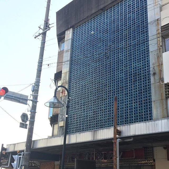 地元、磐田駅前の建物