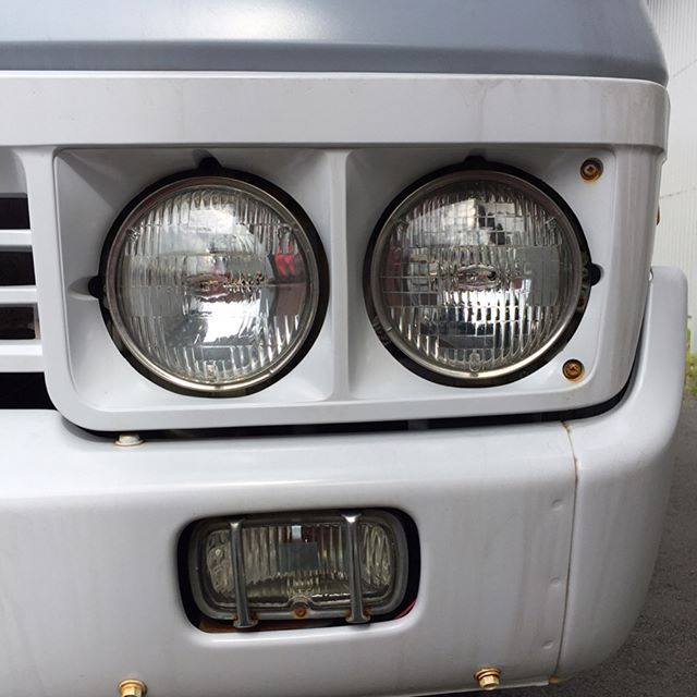 ️お知らせ️ラグデザインで所有しています1985エルフ ディーゼル車をお譲りします。ただいまorioriにて展示中ですので、興味のある方は物色しに来てくださいね〜。エンジン絶好調️ #いすゞのトラック #エルフ #1985 #oriori #アンティーク