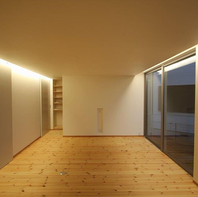 OPEN HOUSEのお知らせです。 「ビーグル犬と暮らす家」シンプルで綺麗な家が完成しました！ビーグル犬と一緒に快適に暮らす工夫がしてあります。ペットと共に暮らしたい方は参考になりますよ！開催日時:11月11・12日 (土.日)10:00-18:00開催地:磐田市予約制になっております。詳細と予約はメール又は電話で申し込んで下さい。ito@ragu- design.com T/053-581-7093F/053-581-7094皆さまのお越しお待ちしております。#完成見学会 #ラグデザイン #磐田市 #住宅設計 #ビーグル #注文住宅磐田市#注文住宅浜松市