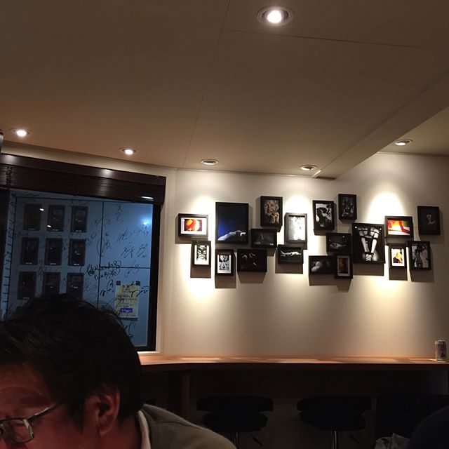 今宵はラグデザインチームの忘年会。二次会はイルカッチャトーレさんでワインを楽しんでます！