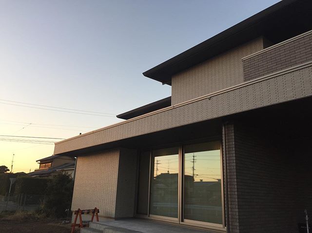 個人邸納品事例SOFA GRVA couch 3Pmunicarpets神棚Awaza x6素晴らしい建築でした。#インテリアコーディネート #sofa #municarpets #awaza #神棚 #oriori #ラグデザイン