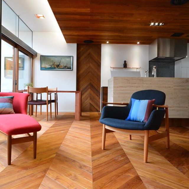 フレンチヘリンボーンフロアー割図を元に大工仕事が始まります。#フレンチヘリンボーン #オーク #oak #frenchherringbone #interiordesign #oriorigallery#ラグデザイン
