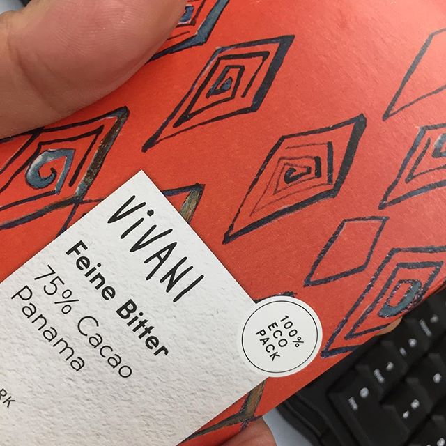 貰ったチョコが癖になり始めました！身体にスーと入ります^_^身体は正直です。#vivani #ありがとう #チョコレート