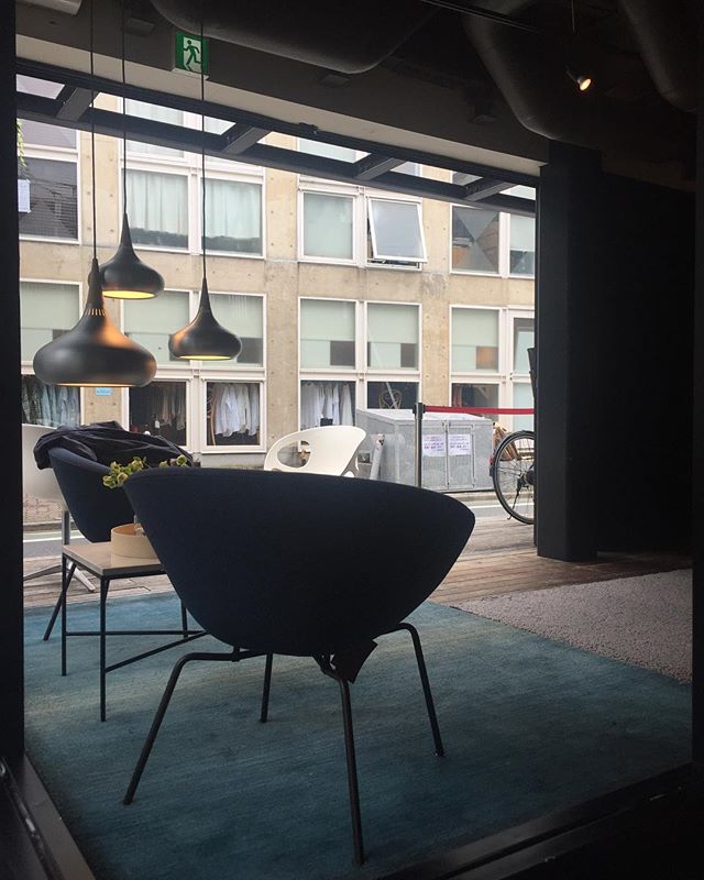 FRITZ HANSEN 新作発表会へ。空間作りが素晴らしいです！勿論、新作も。 秋に展示販売しますので、乞うご期待！#fritzhansen #fritzhansenuniverse #ラグデザイン #上質な暮らし #oriori gallery#店舗設計 #紺野弘道