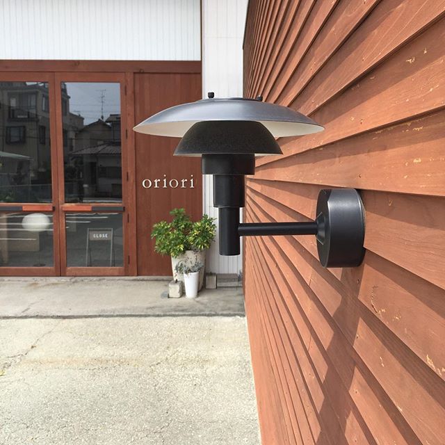 デザインされた照明器具は機能以外でも心満たしてくれます。ルイス・ポールセンPH3-21/2ウォール#louispoulsen #照明器具